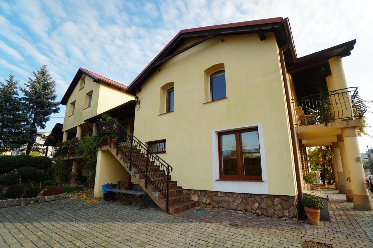 מאלבורק Pokoje I Apartamenty Pod Akacjami מראה חיצוני תמונה